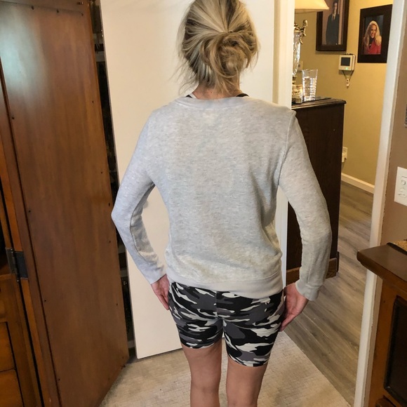 Women’s Top - Picture 4 of 6